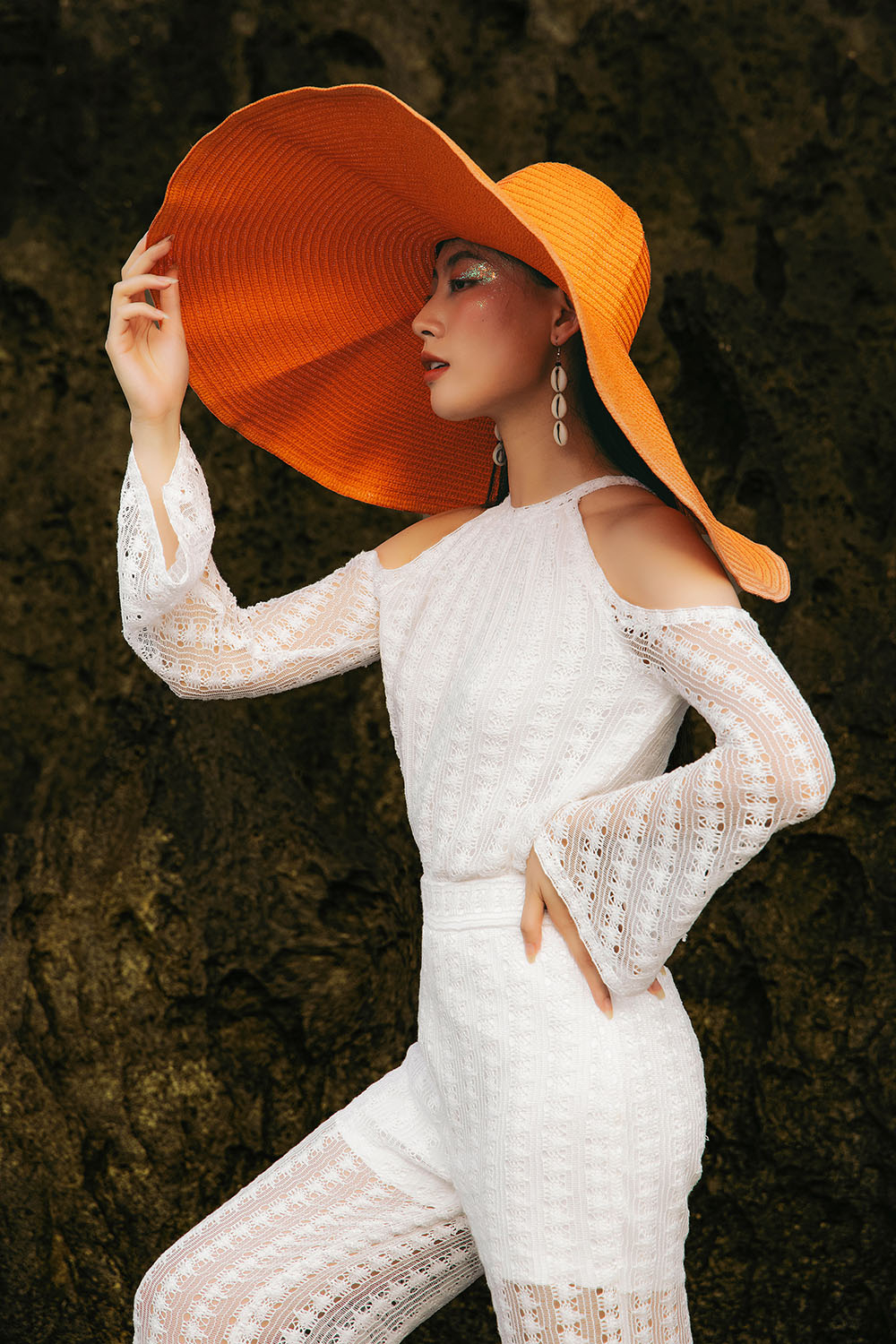 Áo kiểu tay dài cổ yếm cut out vai