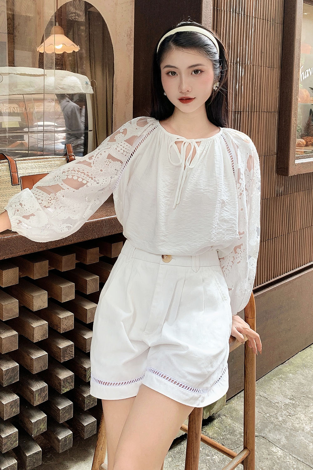 Áo sơ mi công sở nữ màu trắng tay lỡ 