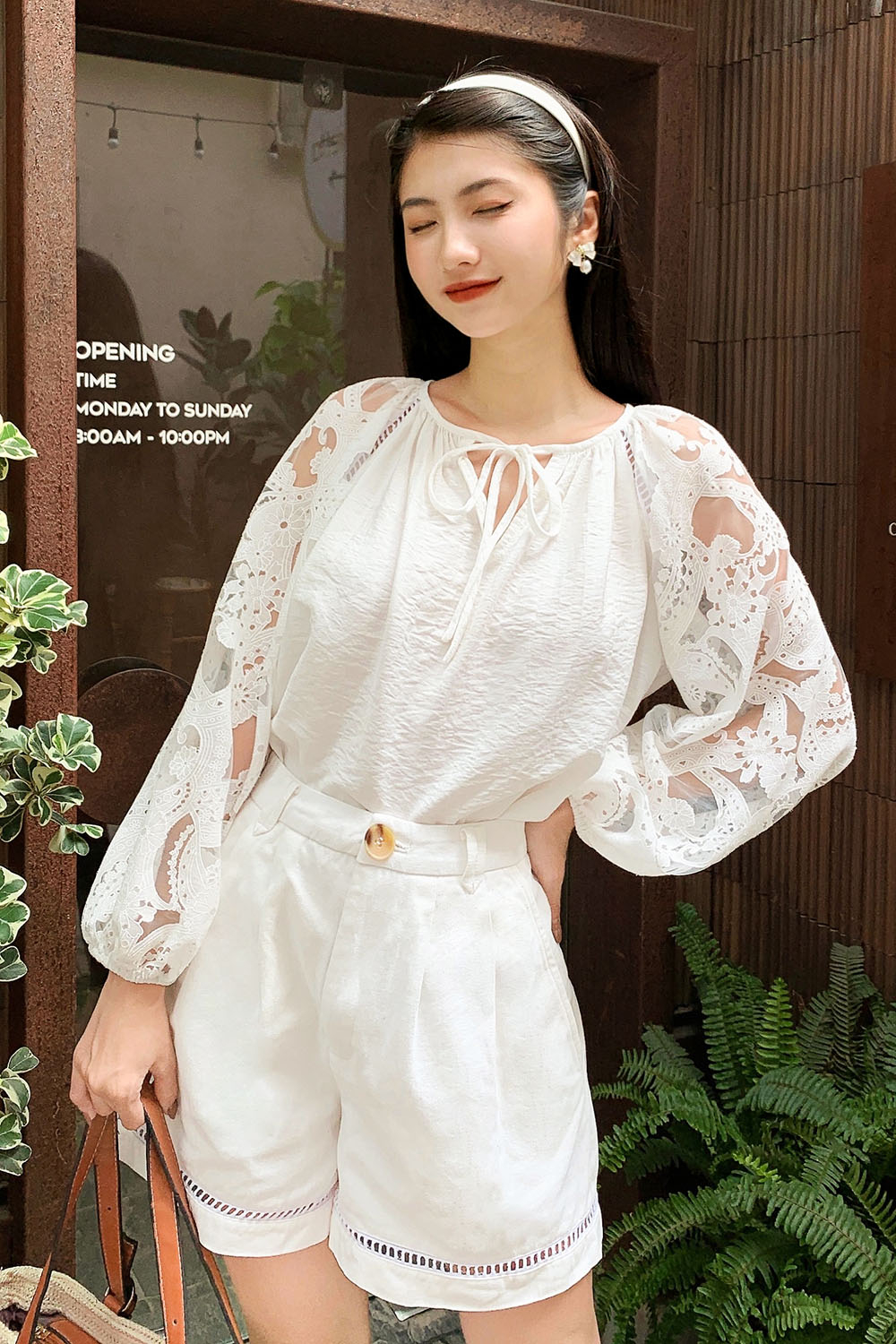 Áo sơ mi công sở nữ màu trắng tay lỡ 