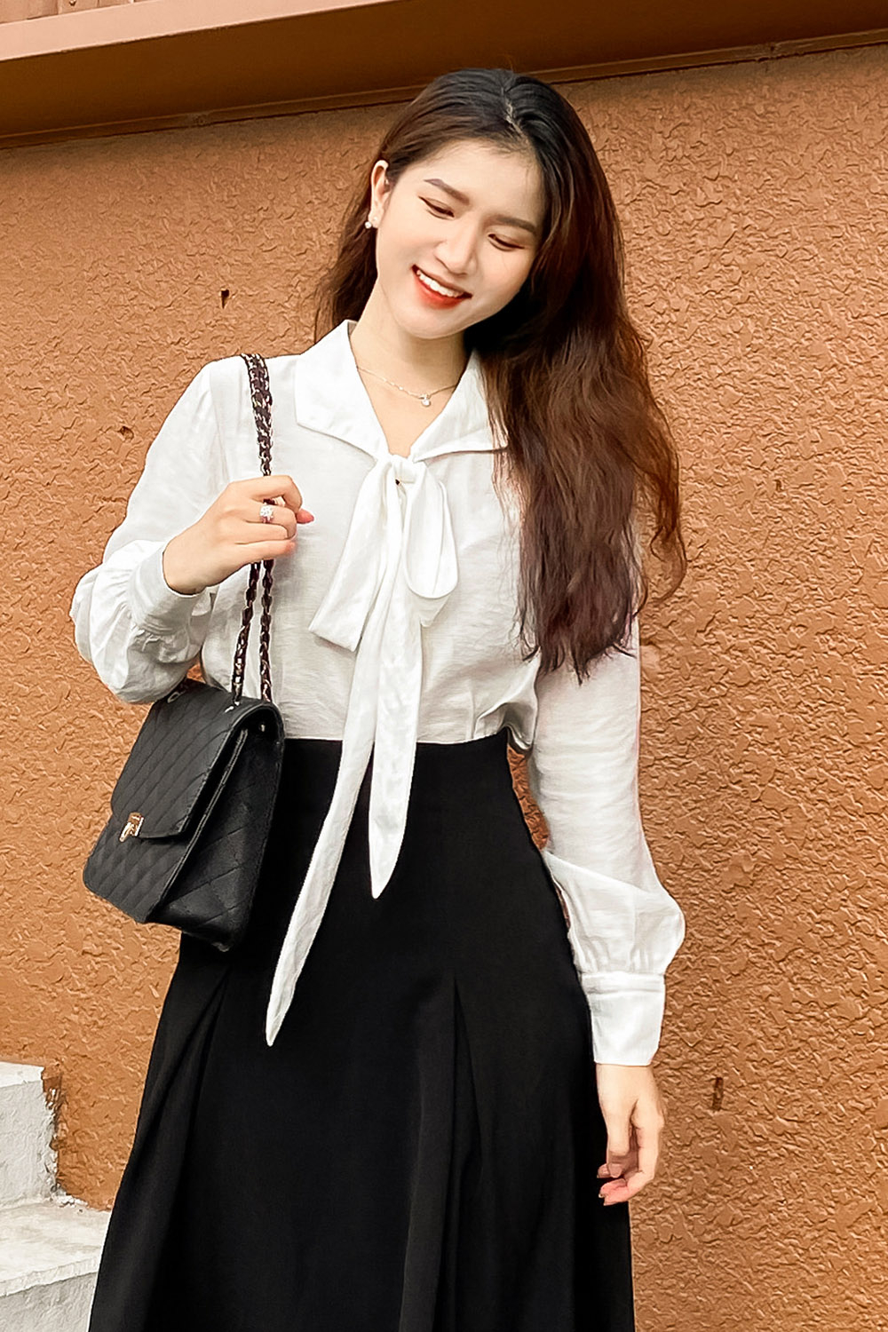 Áo sơ mi trắng công sở phối nơ cổ 