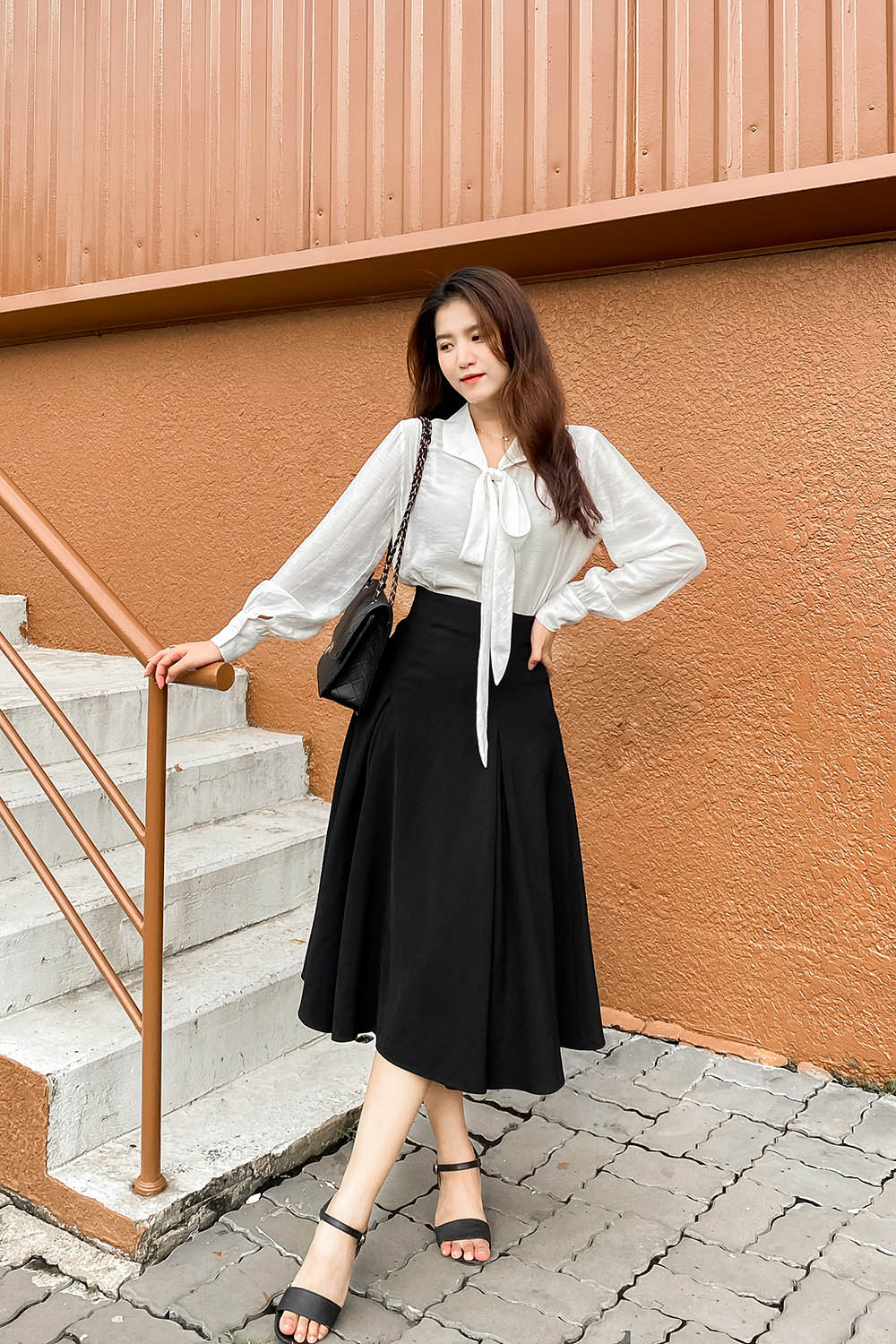 Áo sơ mi trắng công sở phối nơ cổ 