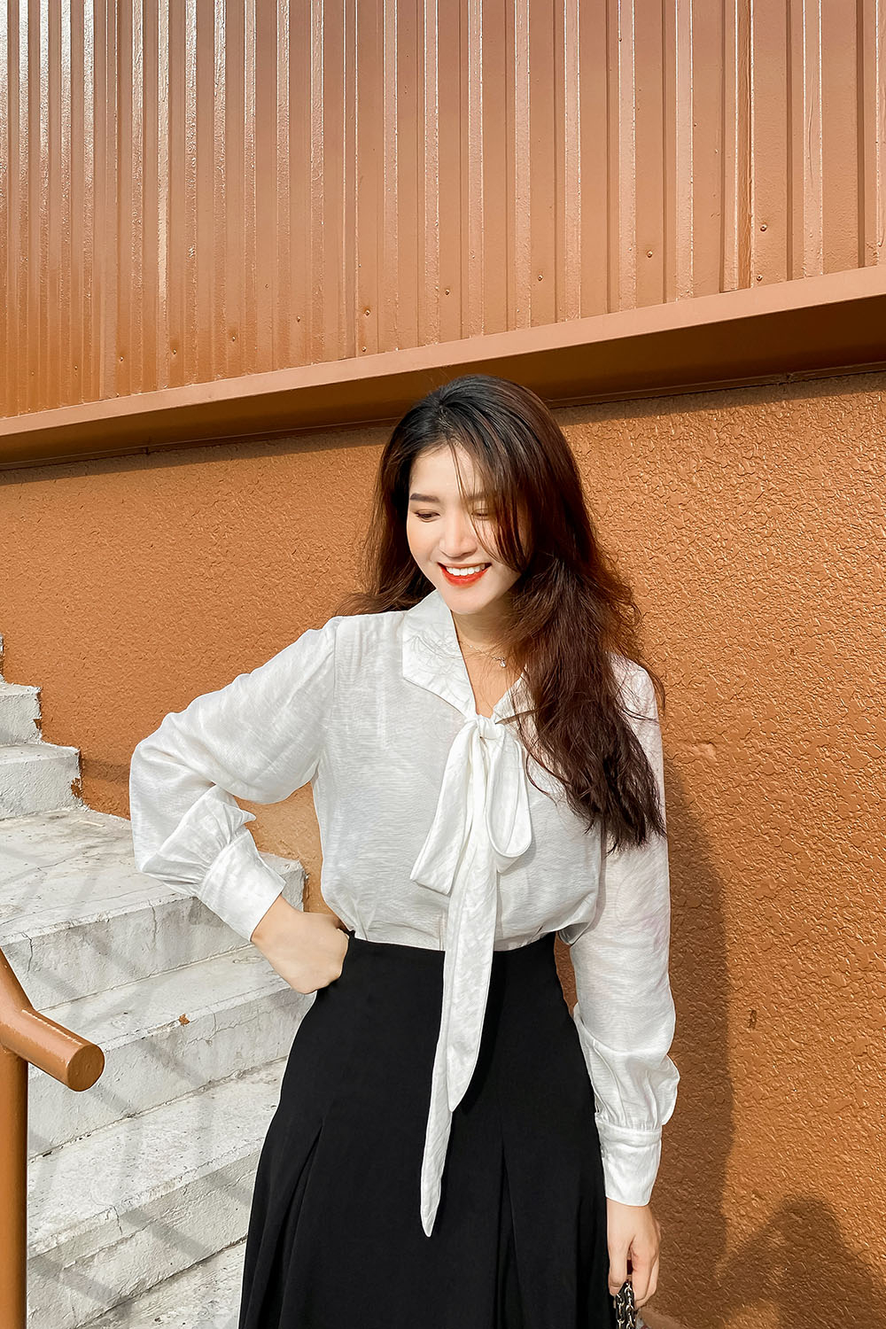 Áo sơ mi trắng công sở phối nơ cổ 