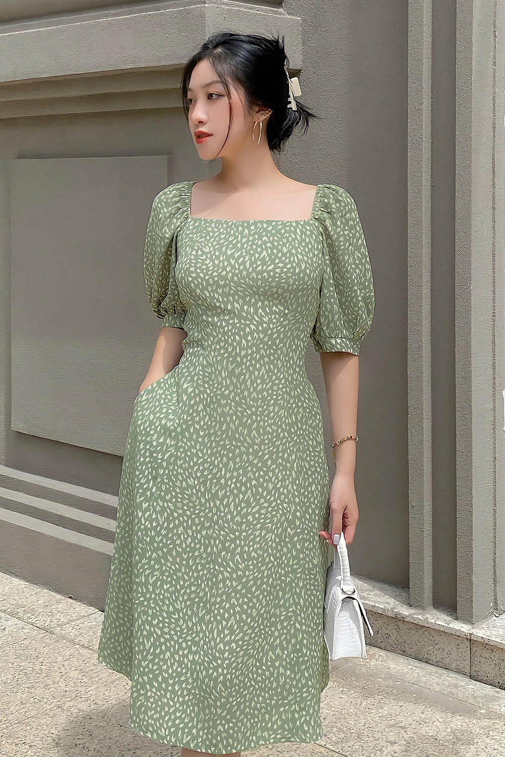 Đầm xòe họa tiết lưng cut out 