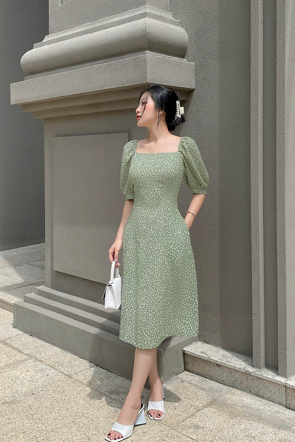 Đầm xòe họa tiết lưng cut out 