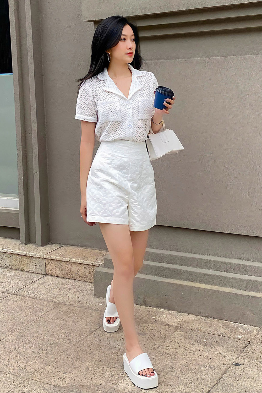 Quần đùi nữ màu trắng