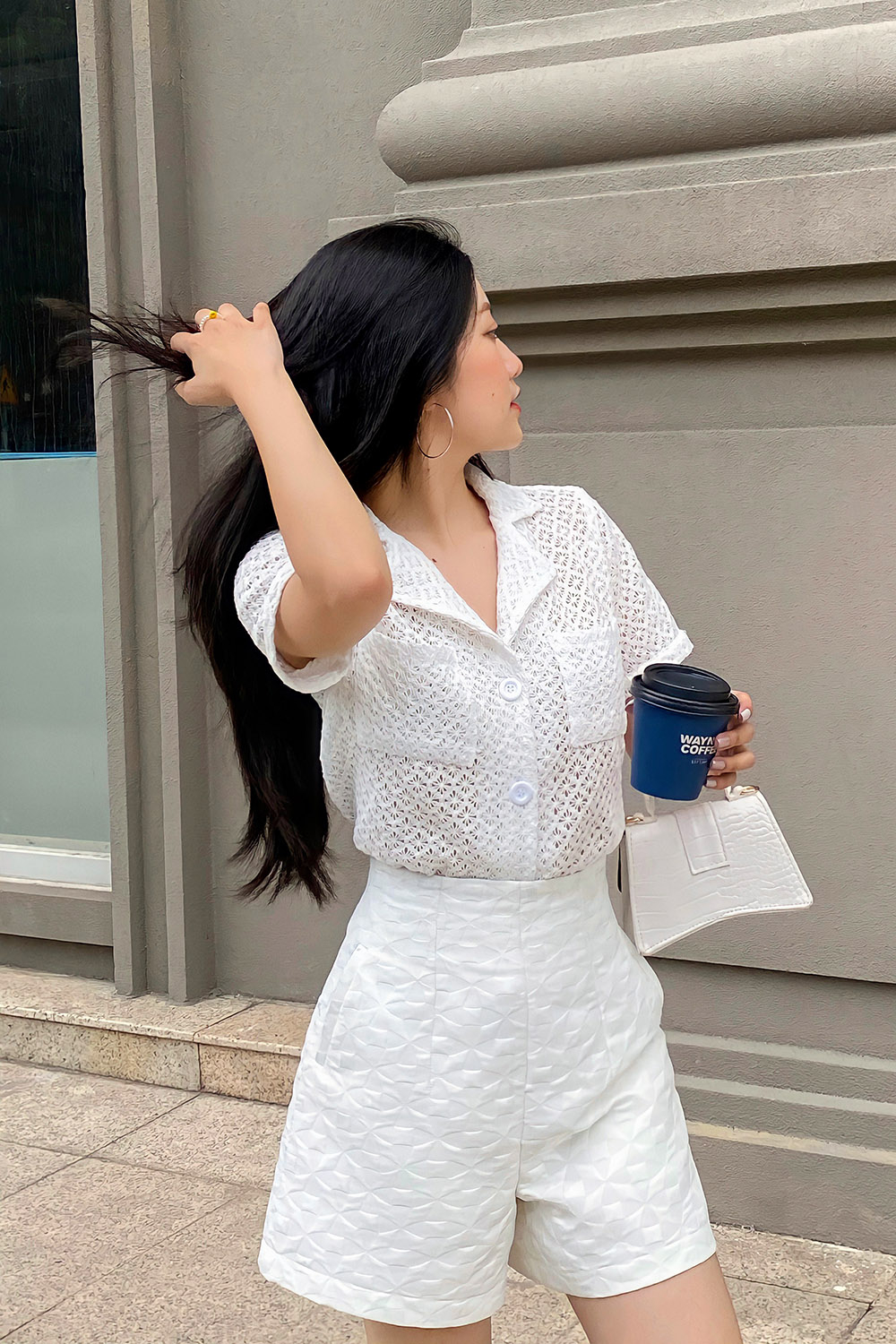 Quần đùi nữ màu trắng