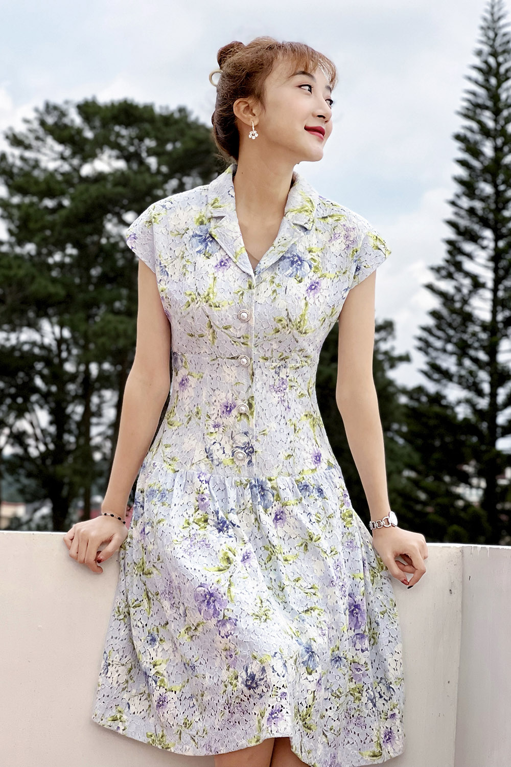 Đầm hoa xòe cổ đan tông tay hến 