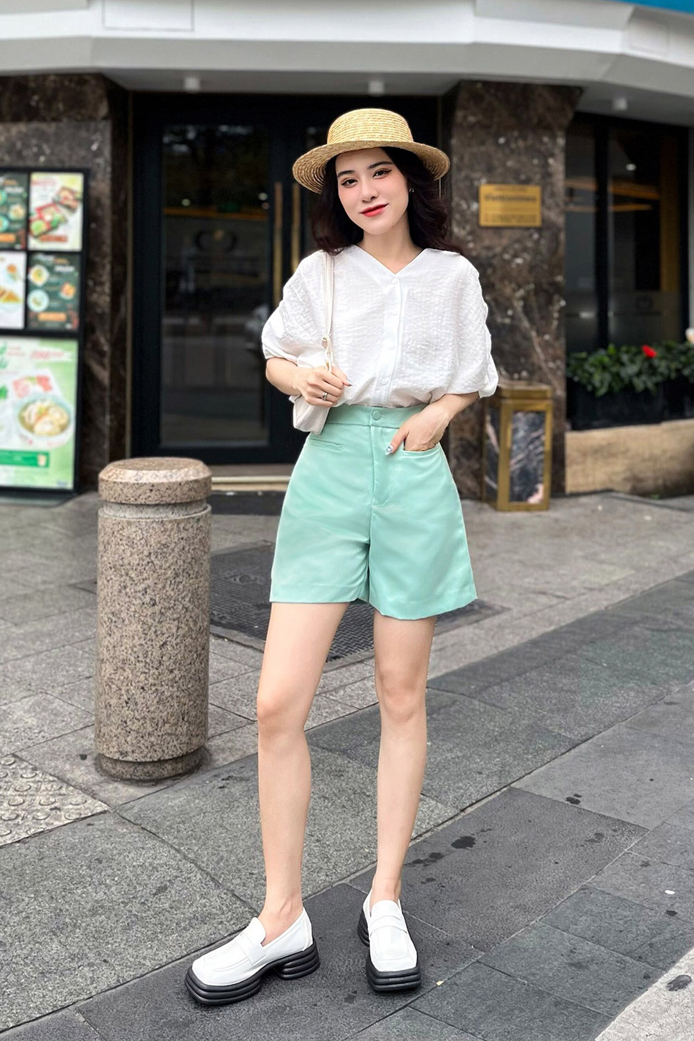 Quần short nữ hai túi trước 