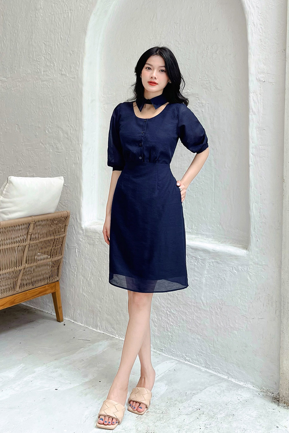 Đầm chữ A cổ sơ mi cut-out cách điệu 