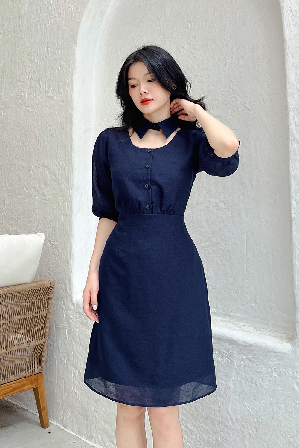 Đầm chữ A cổ sơ mi cut-out cách điệu 