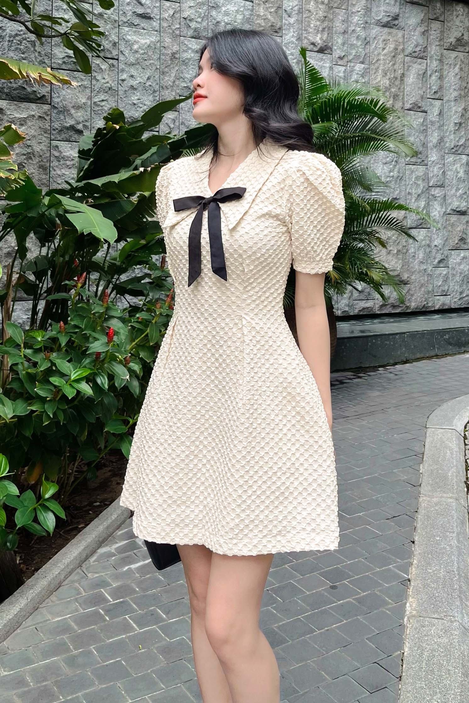 Đầm xòe chữ A cổ sen phối nơ