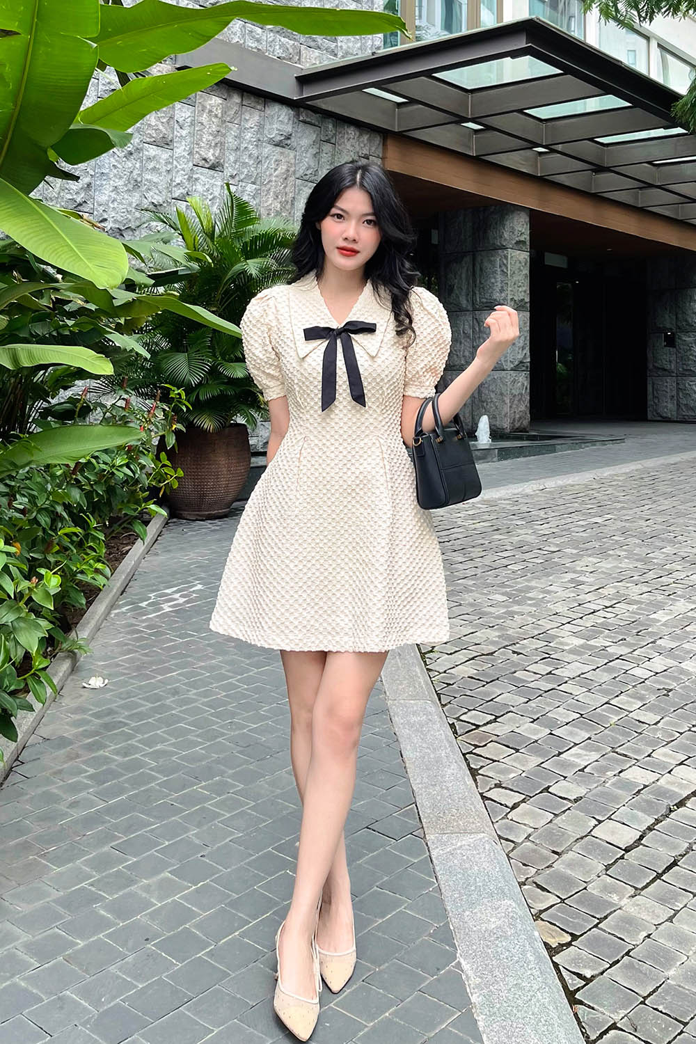 Đầm xòe chữ A cổ sen phối nơ