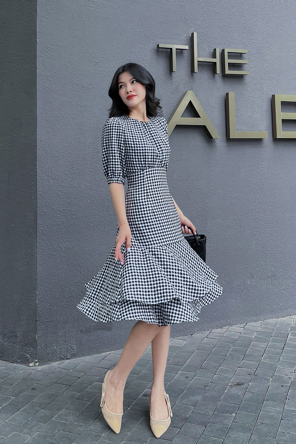 Đầm caro đuôi cá nhấn eo cao