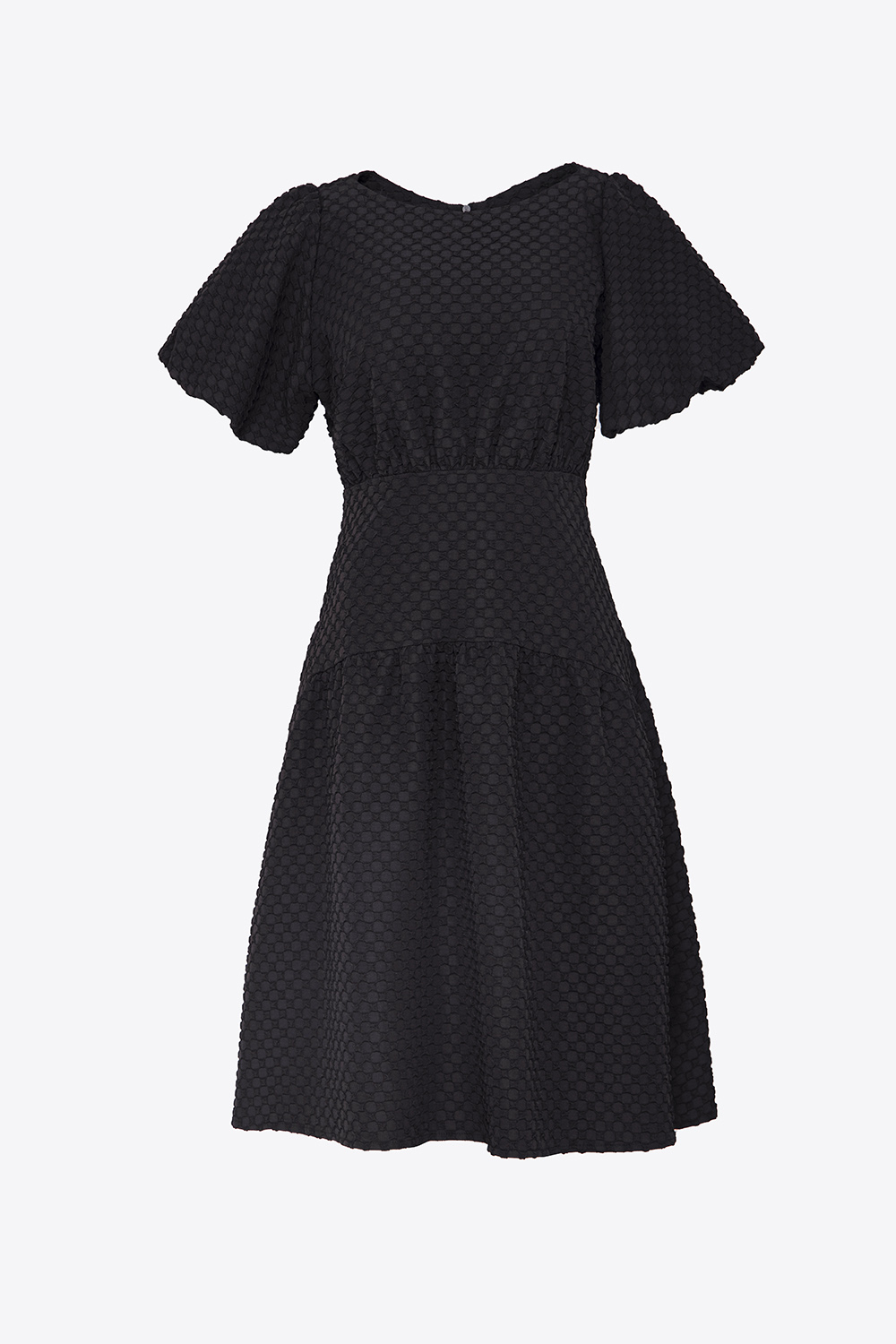 Đầm đen dáng xòe tay phồng