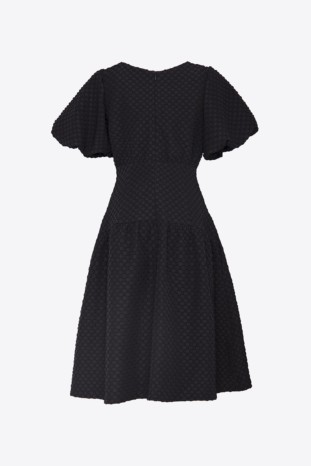 Đầm đen dáng xòe tay phồng