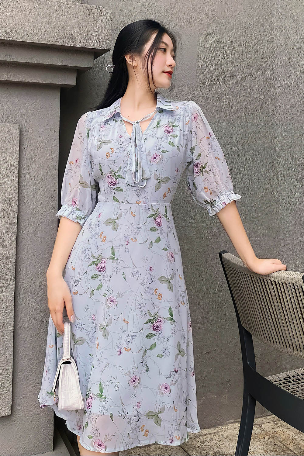 Đầm hoa dáng xòe cổ phối nơ