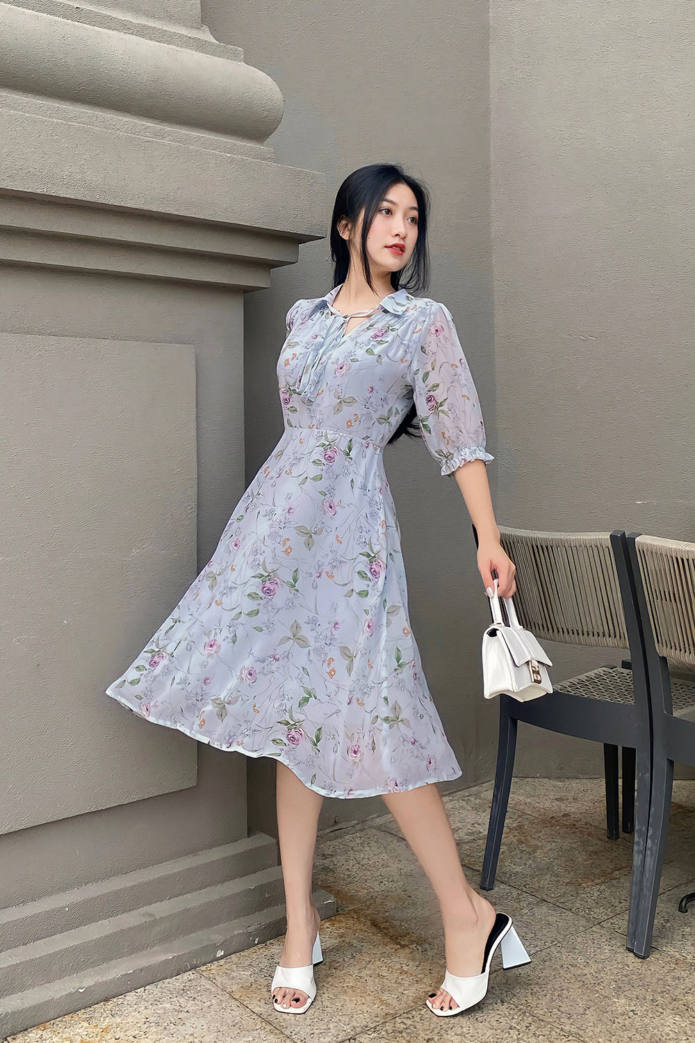 Đầm hoa dáng xòe cổ phối nơ