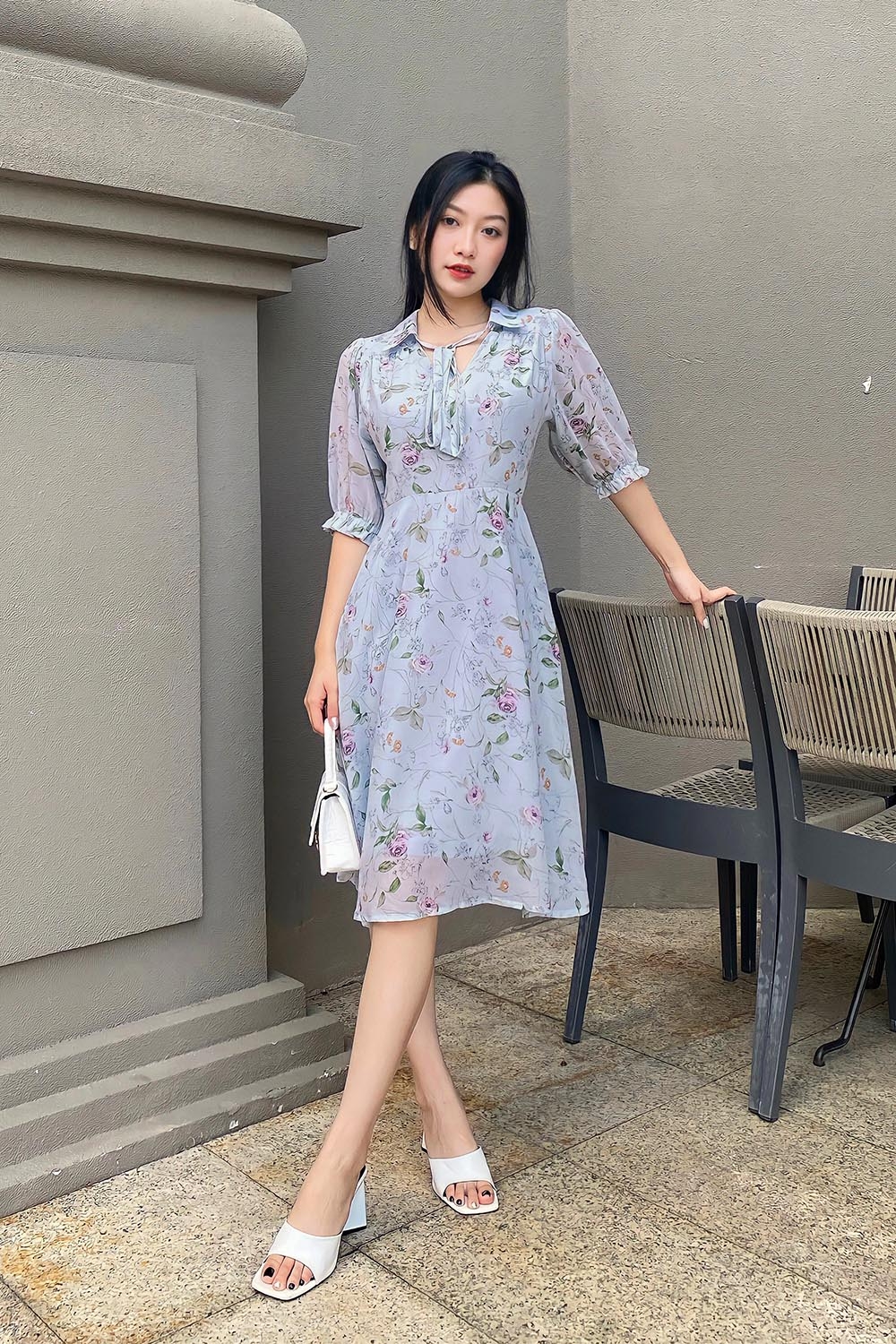 Đầm hoa dáng xòe cổ phối nơ