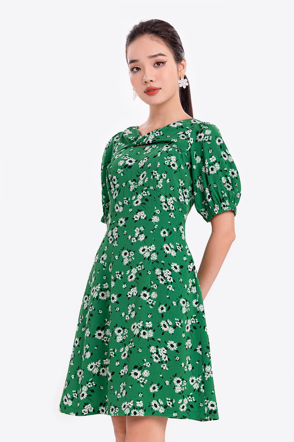 Đầm hoa dáng xoè tay lỡ cổ cut-out