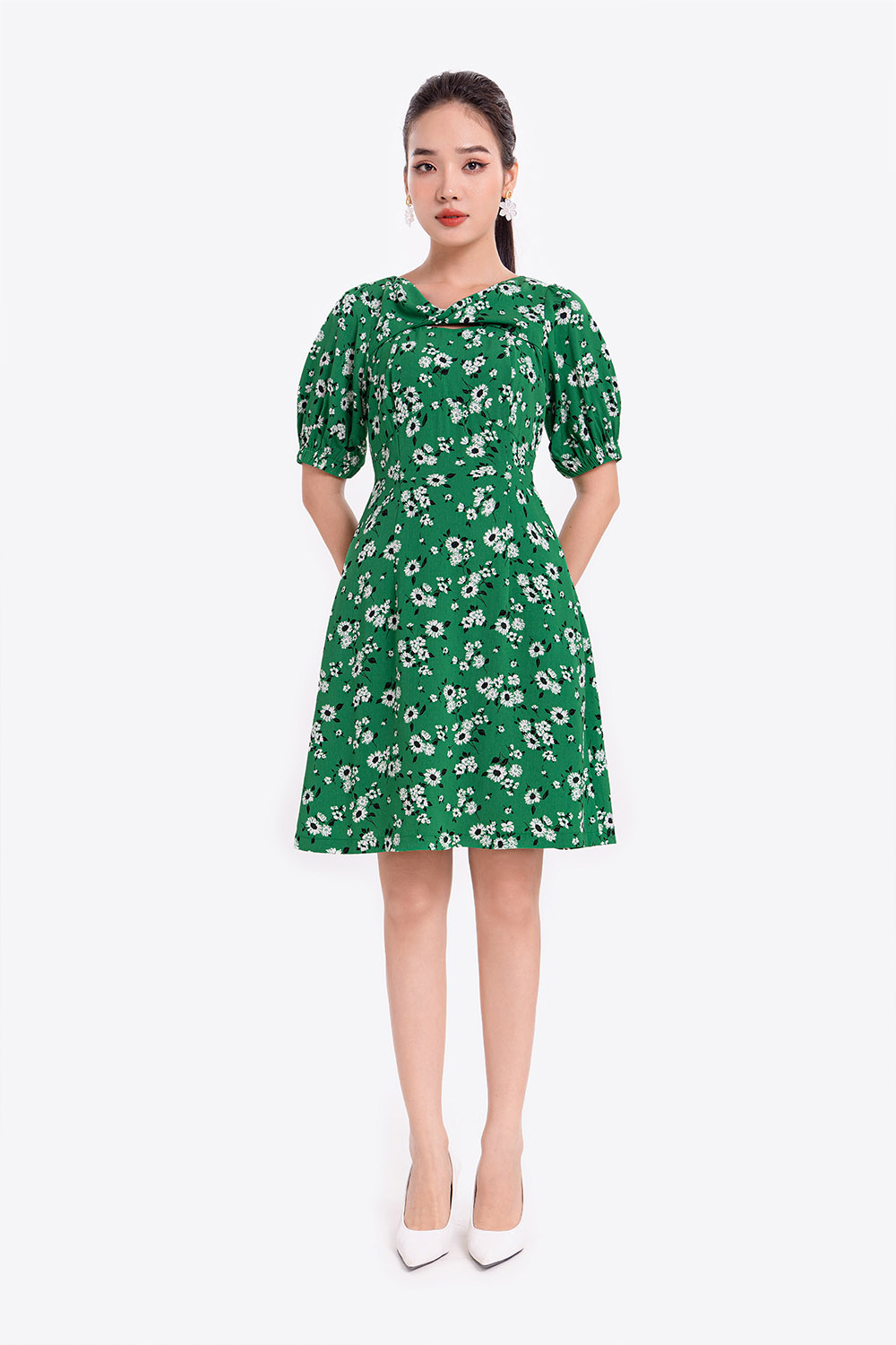 Đầm hoa dáng xoè tay lỡ cổ cut-out