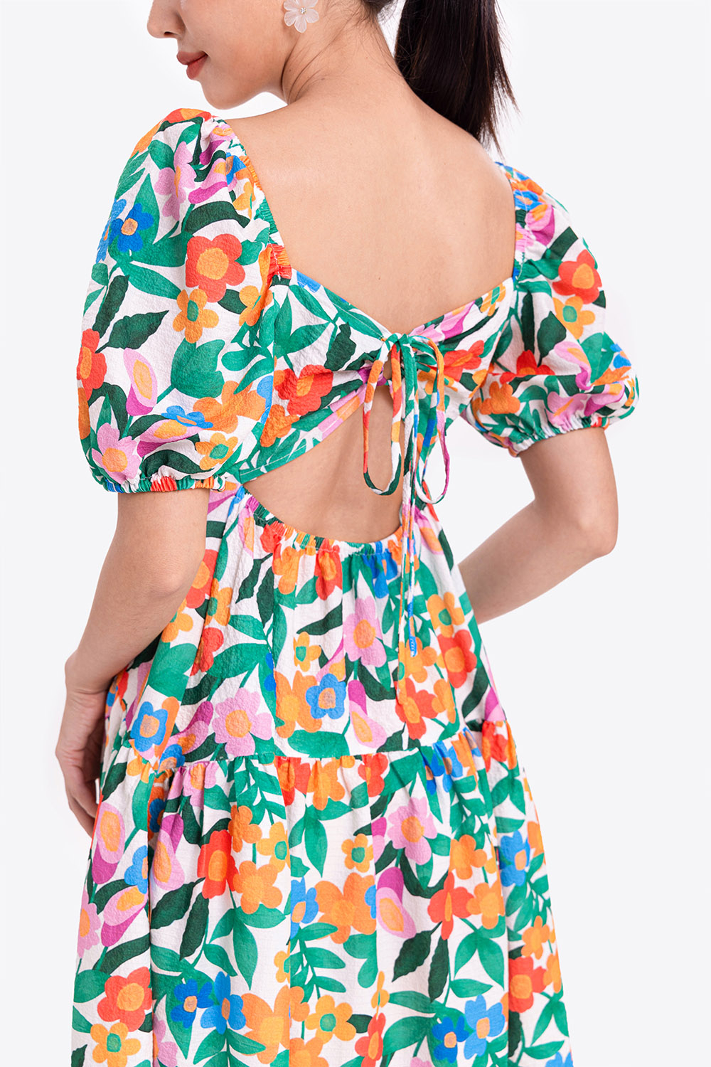 Đầm xòe babydoll cổ vuông cut-out lưng