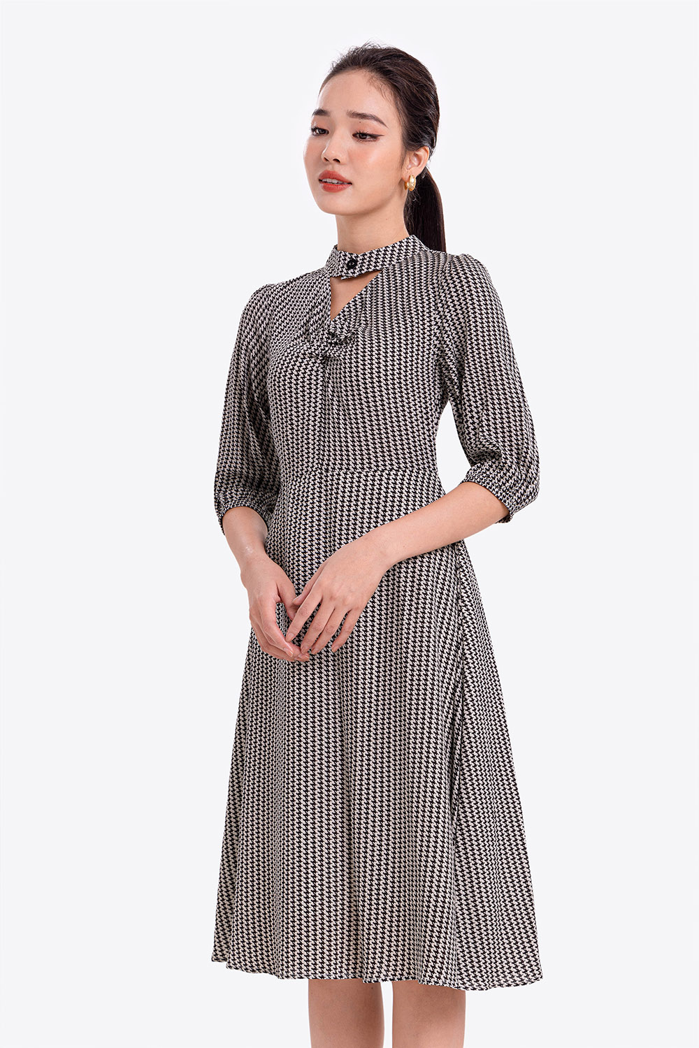 Đầm xòe công sở kẻ sọc cổ cut-out