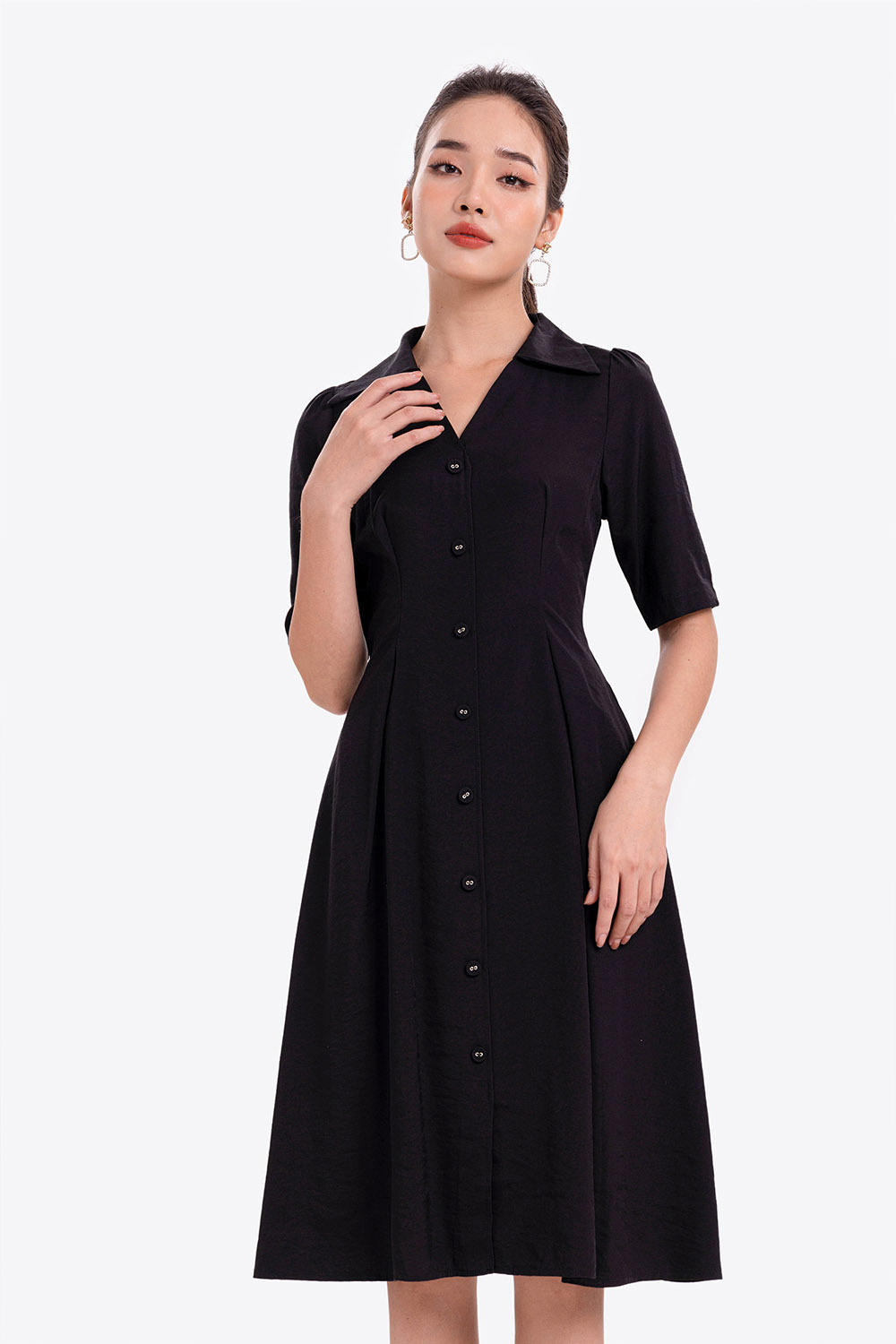 Đầm đen sơ mi cổ V tay lửng