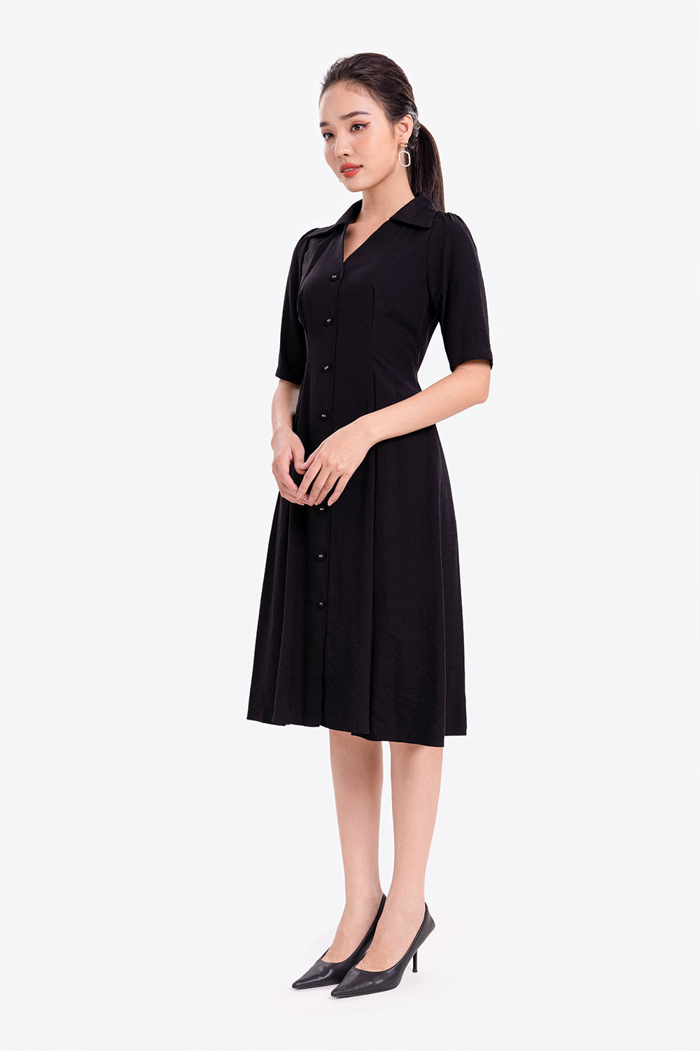 Đầm đen sơ mi cổ V tay lửng