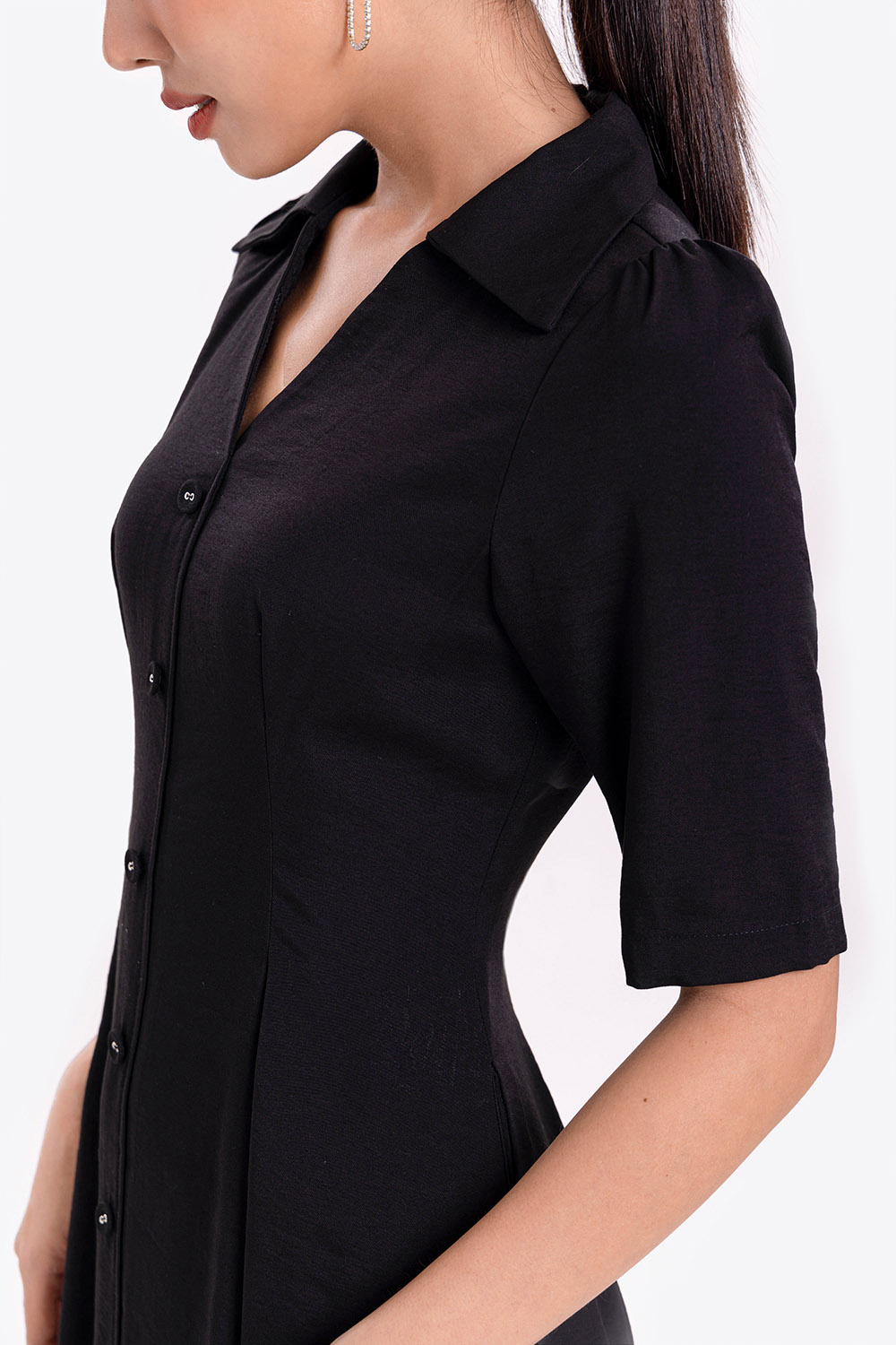 Đầm đen sơ mi cổ V tay lửng