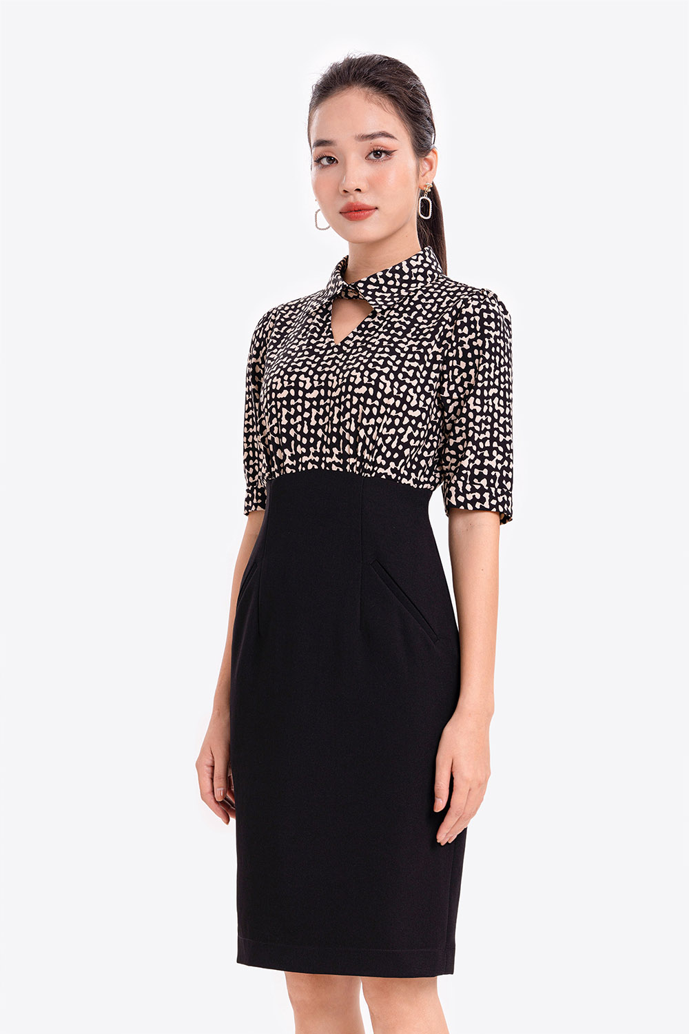 Đầm ôm công sở phối hoạ tiết trắng đen