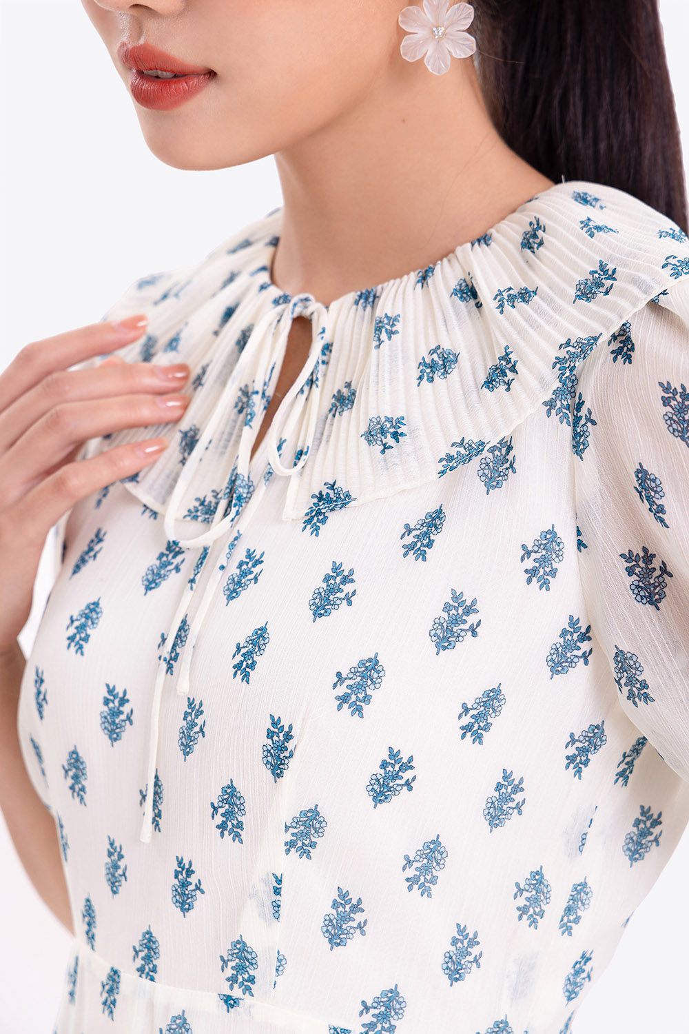 Đầm xòe hoa cổ viền bèo