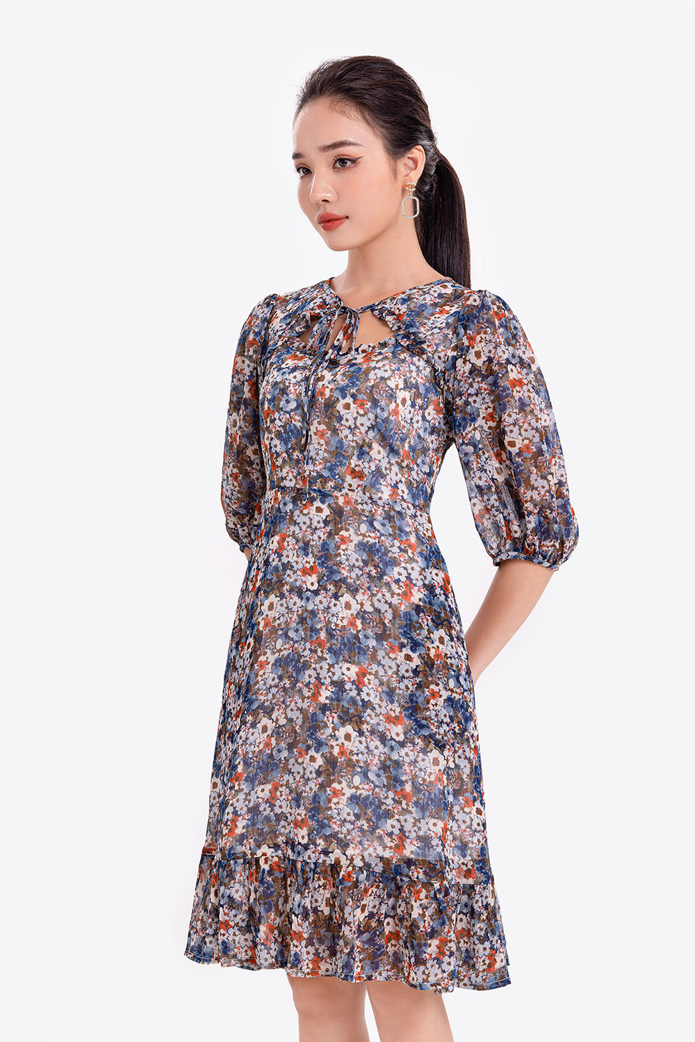 Đầm hoa đuôi cá cổ phối nơ