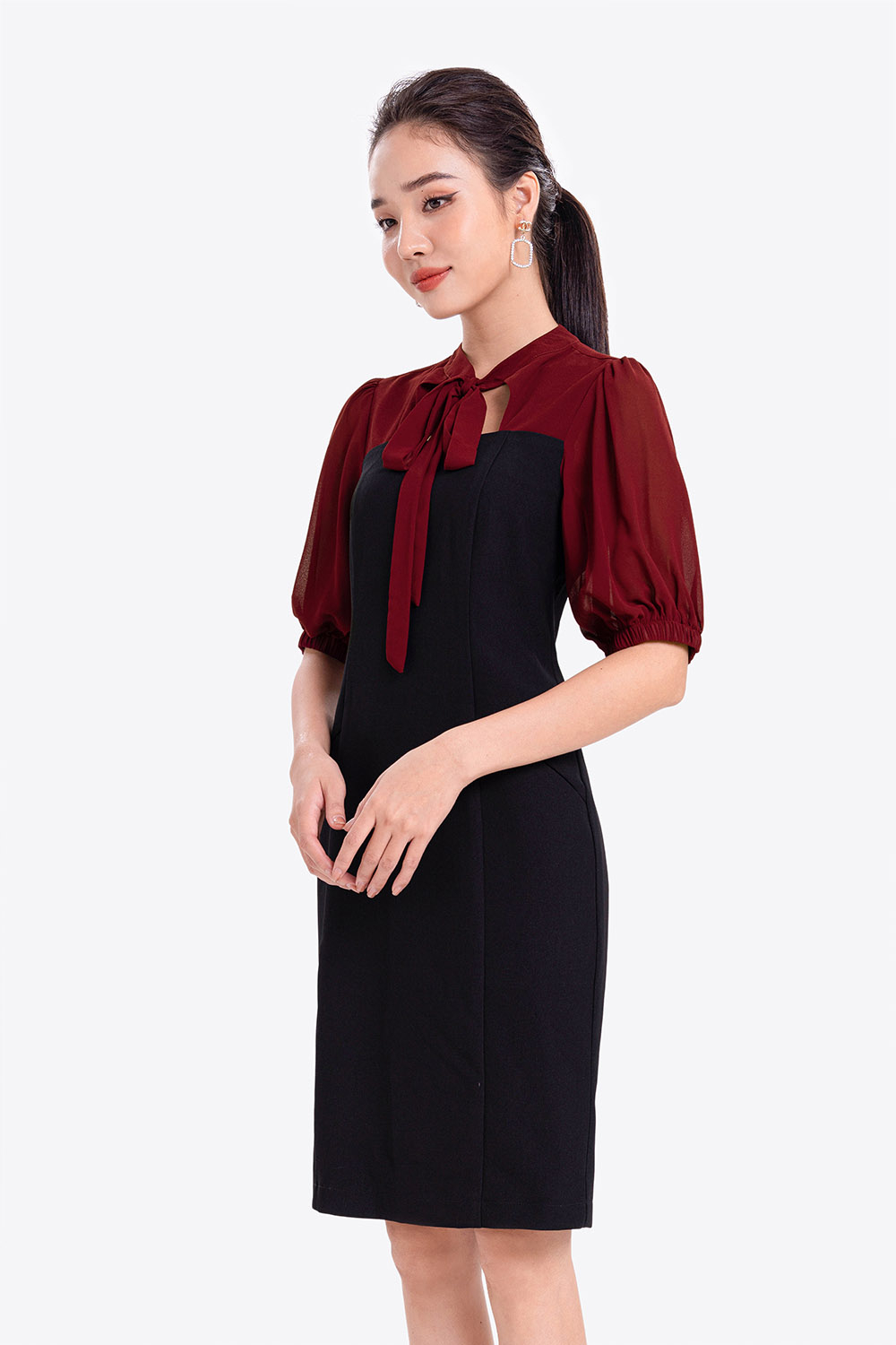Đầm công sở đen dáng ôm phối màu