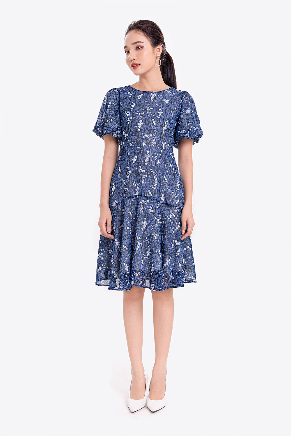 Đầm họa tiết dáng suông hạ eo tay phồng