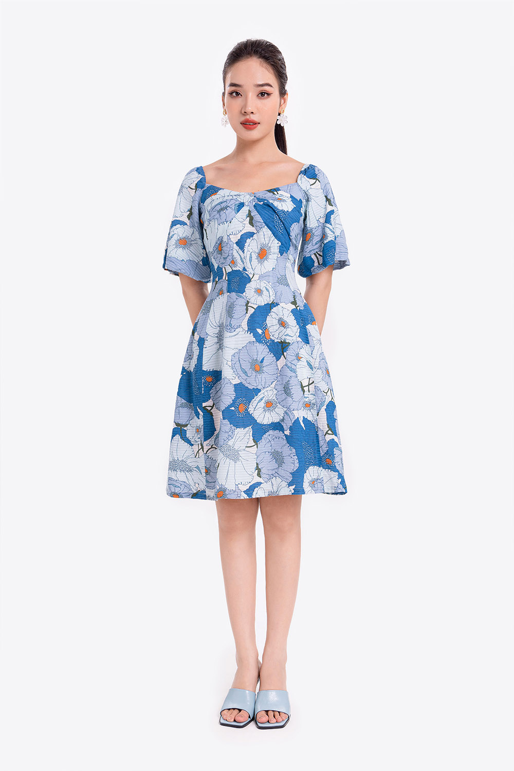 Đầm suông họa tiết hoa tay phồng