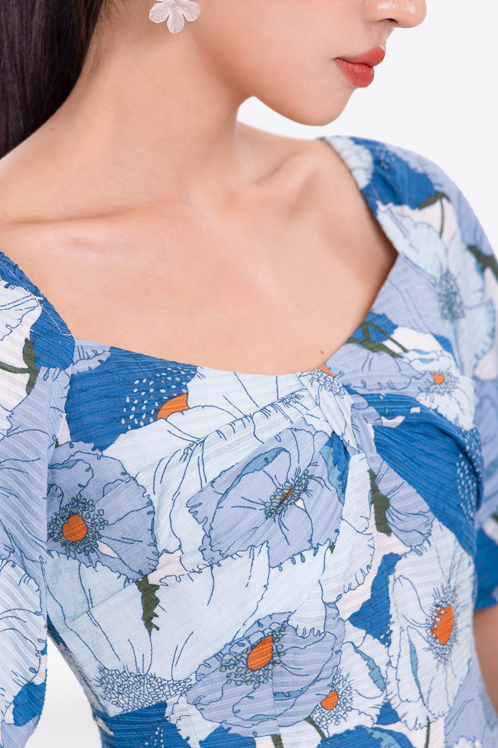 Đầm suông họa tiết hoa tay phồng