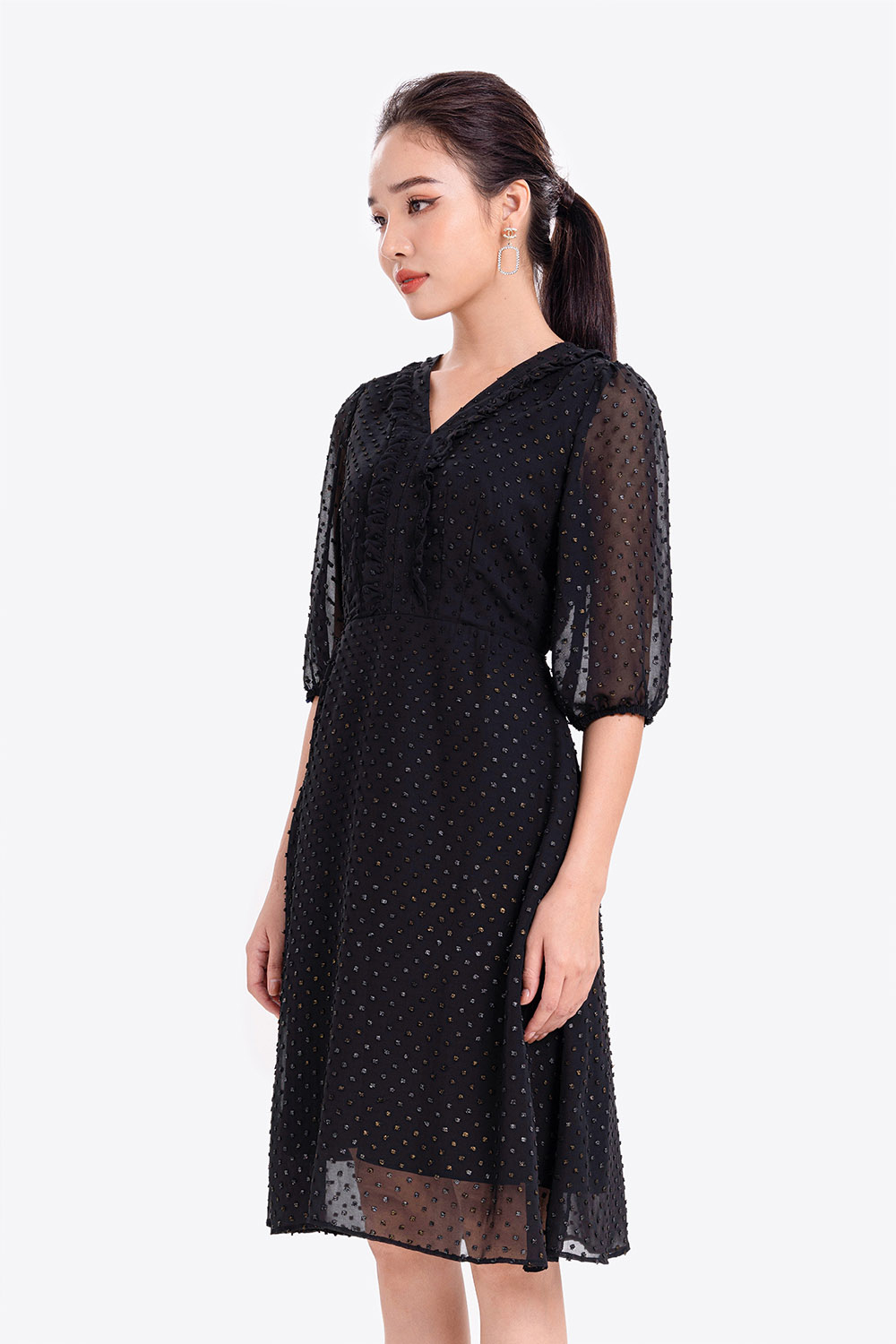 Đầm voan bi xù dáng xòe cổ V