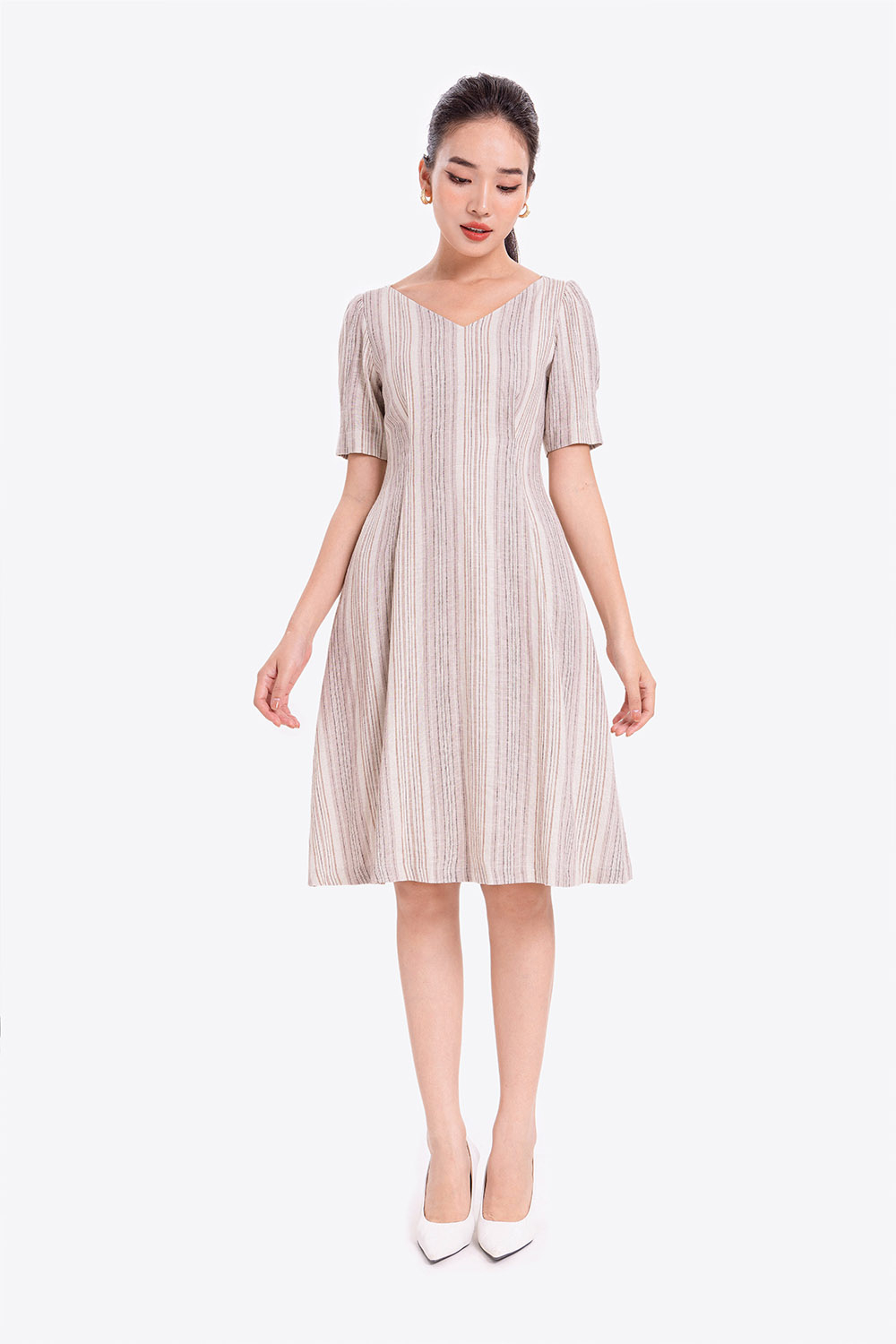 Đầm xòe họa tiết kẻ sọc cổ V