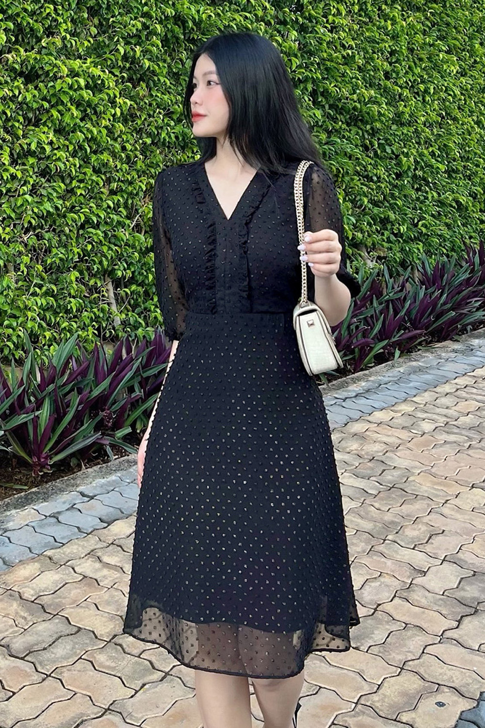 Đầm voan bi xù dáng xòe cổ V