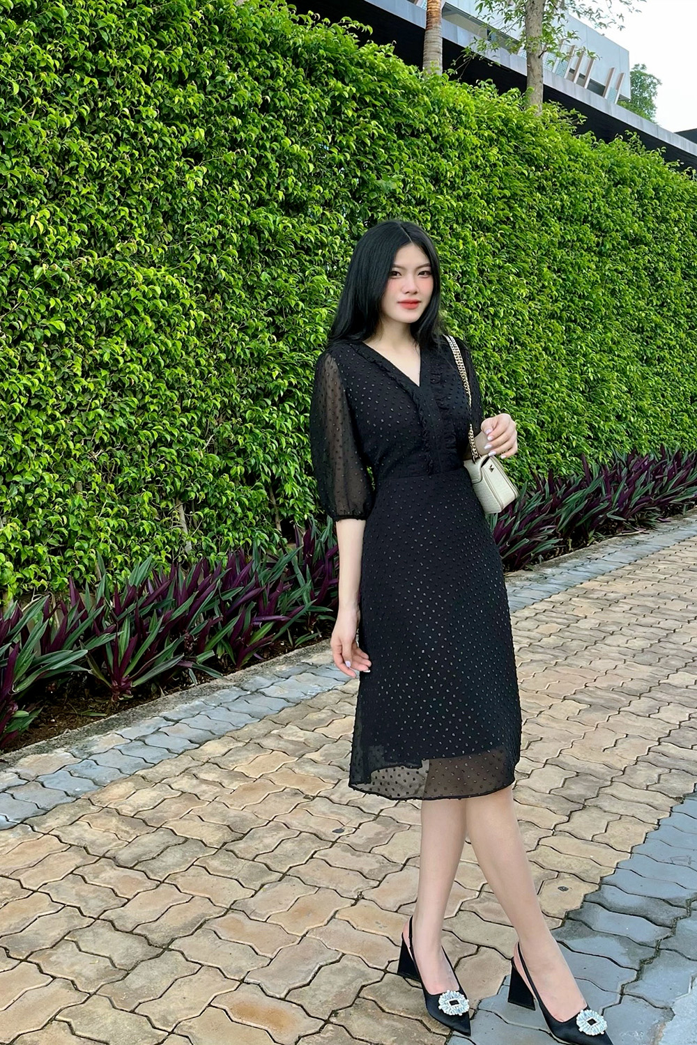 Đầm voan bi xù dáng xòe cổ V