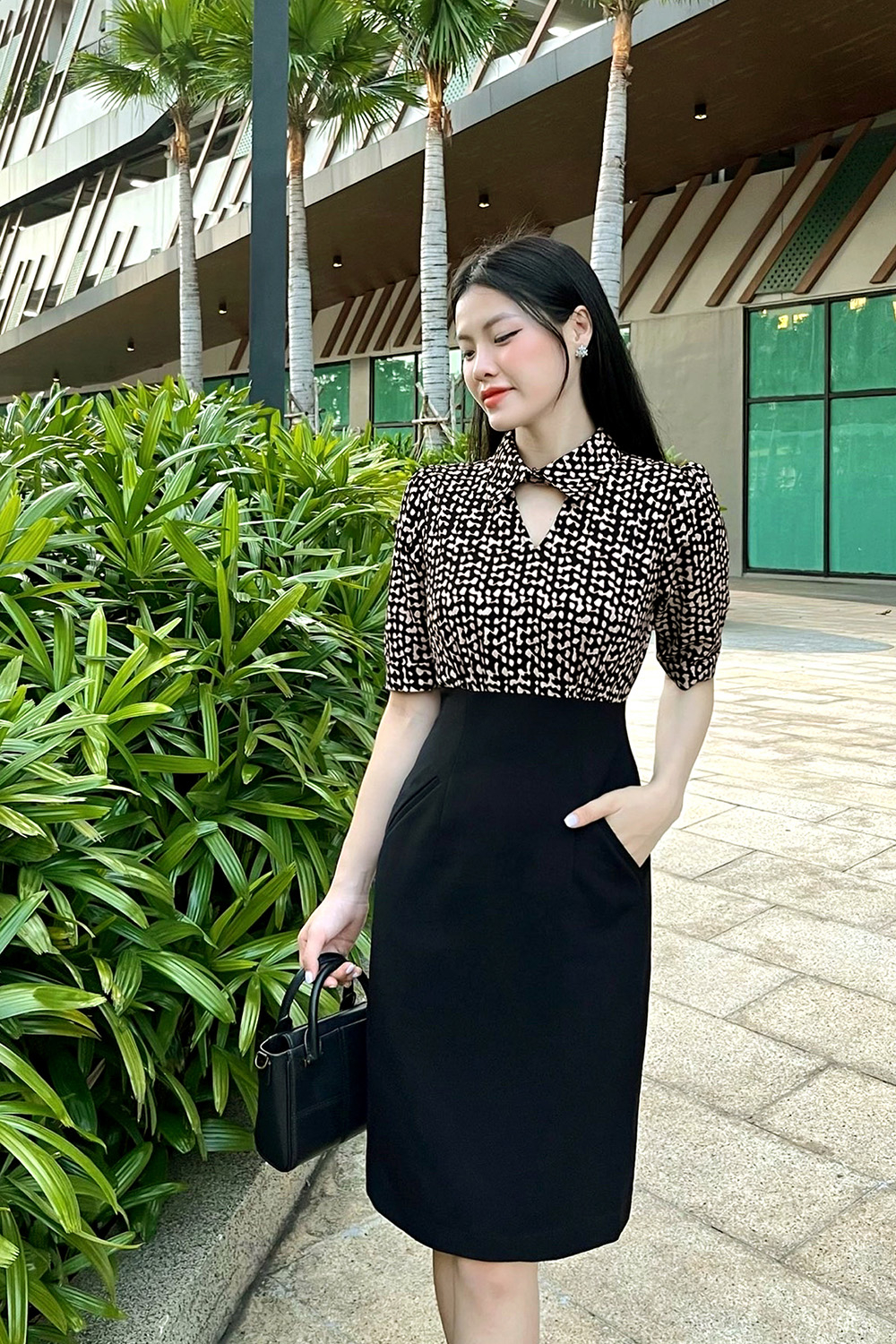 Đầm ôm công sở phối hoạ tiết trắng đen