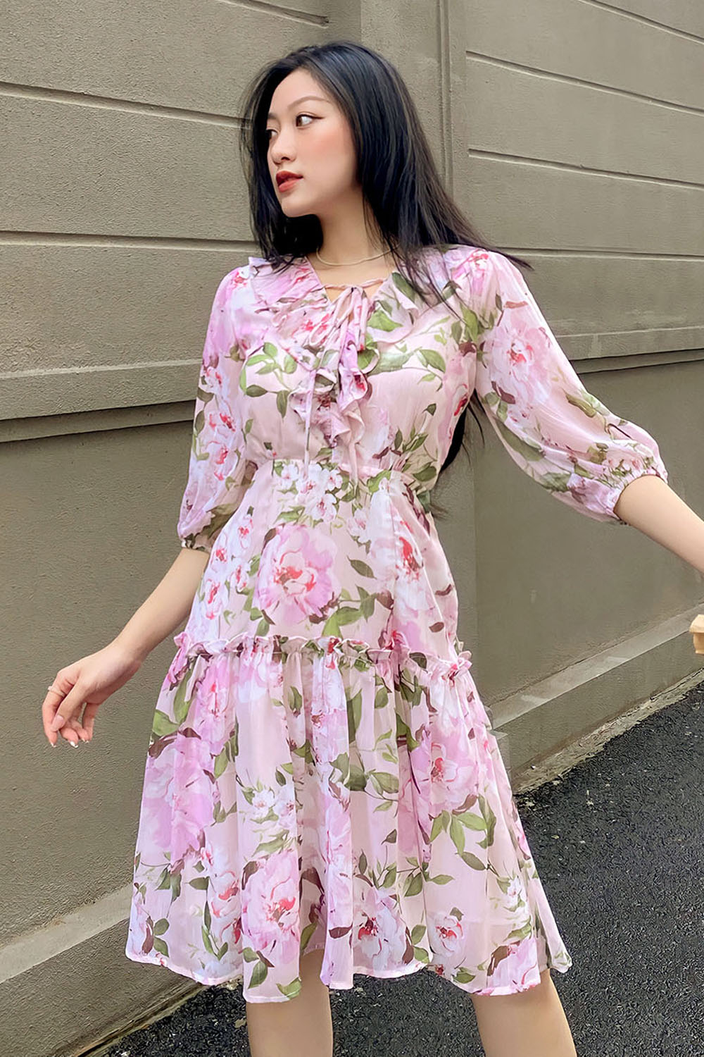 Đầm xòe hoa cổ V viền bèo