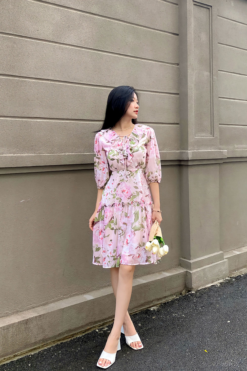 Đầm xòe hoa cổ V viền bèo