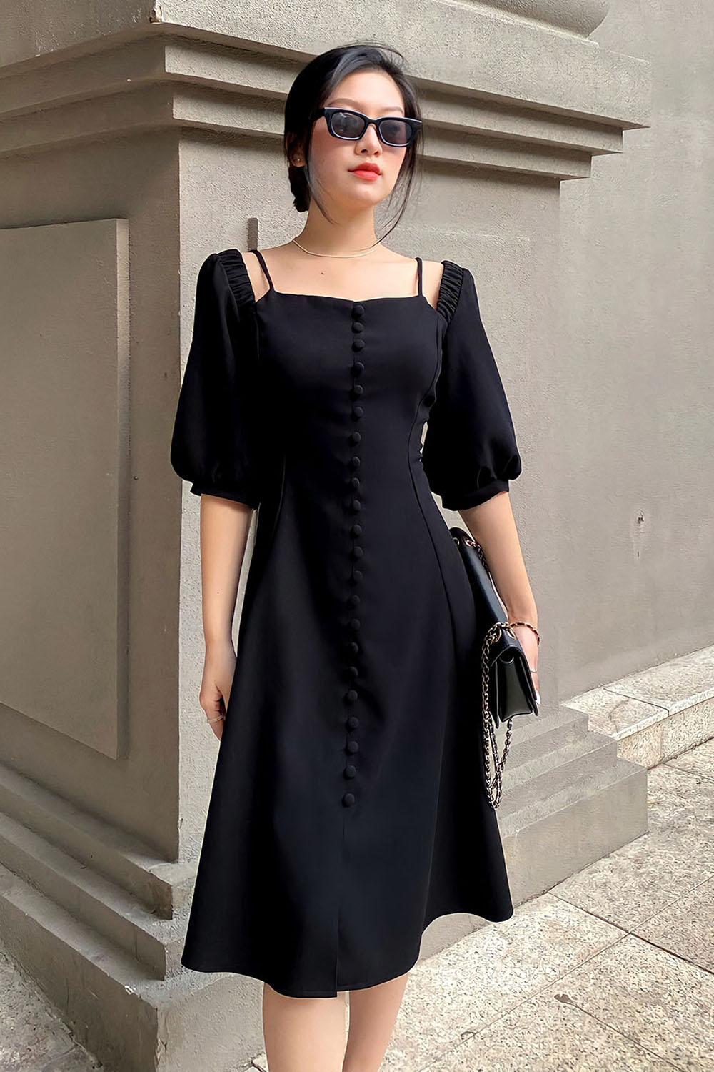 Đầm đen xòe tay lỡ cổ vuông phối dây KK114-03