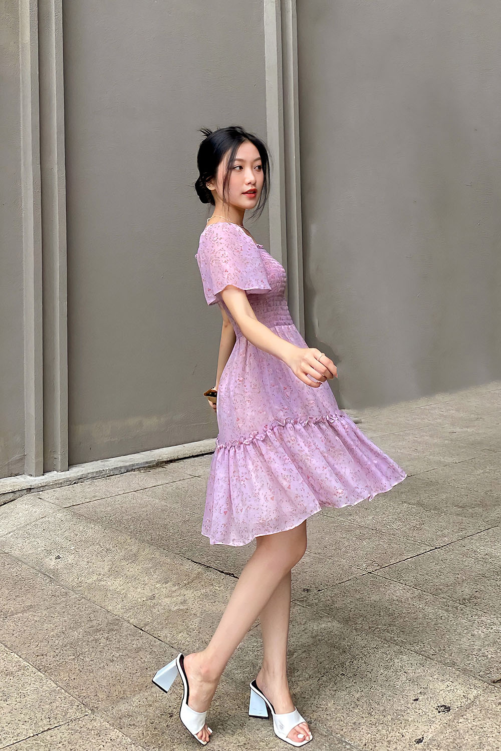 Đầm xòe hoa cổ vuông tay cánh tiên