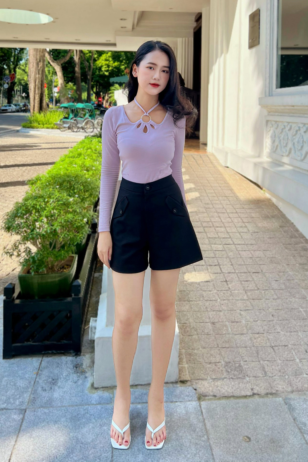 Quần đùi chữ A màu đen cạp cao