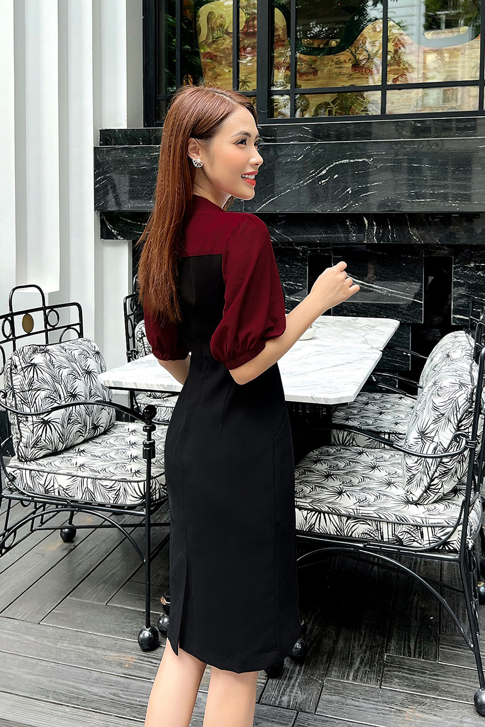 Đầm công sở đen dáng ôm phối màu