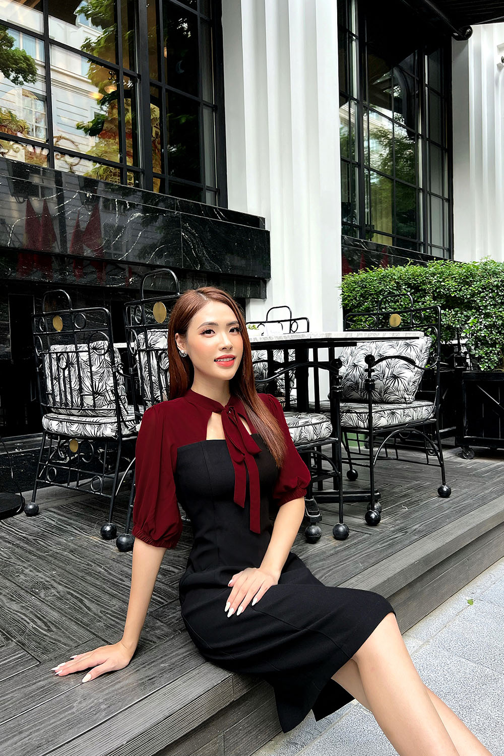 Đầm công sở đen dáng ôm phối màu