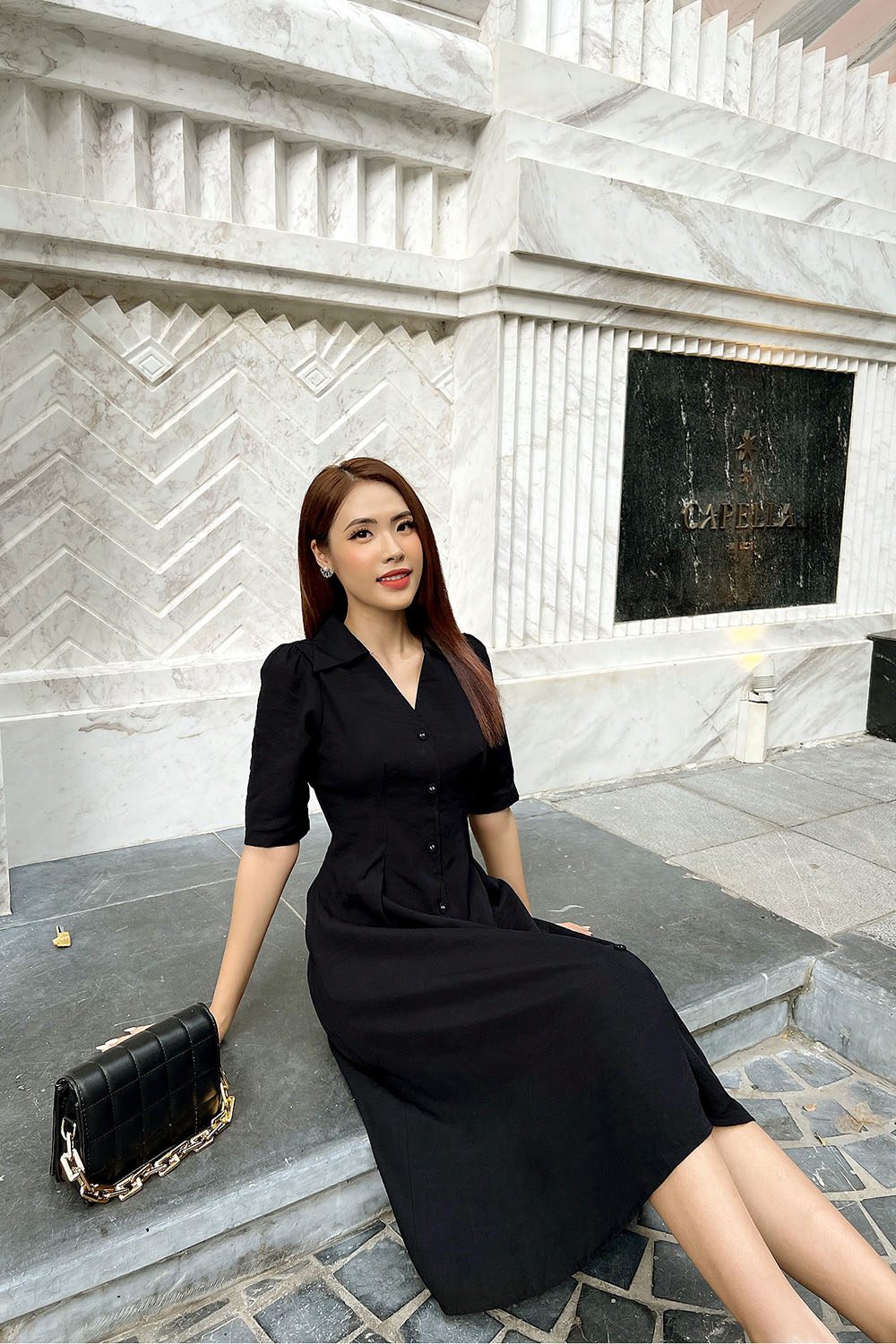 Đầm đen sơ mi cổ V tay lửng