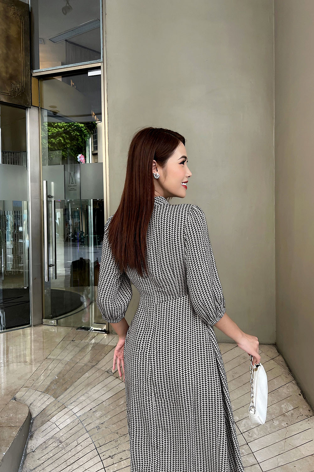 Đầm xòe công sở kẻ sọc cổ cut-out